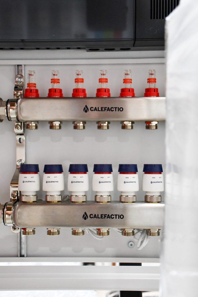 calefactio-radiant-manifold-actuator-cabinet-ac24nc (2)